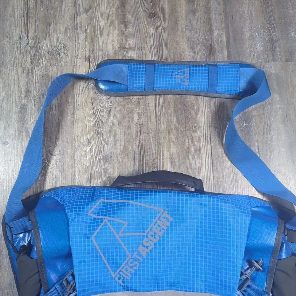 First Ascent Messenger Laptop Bag by Eddie Bauer Expedition Outfitter Blue